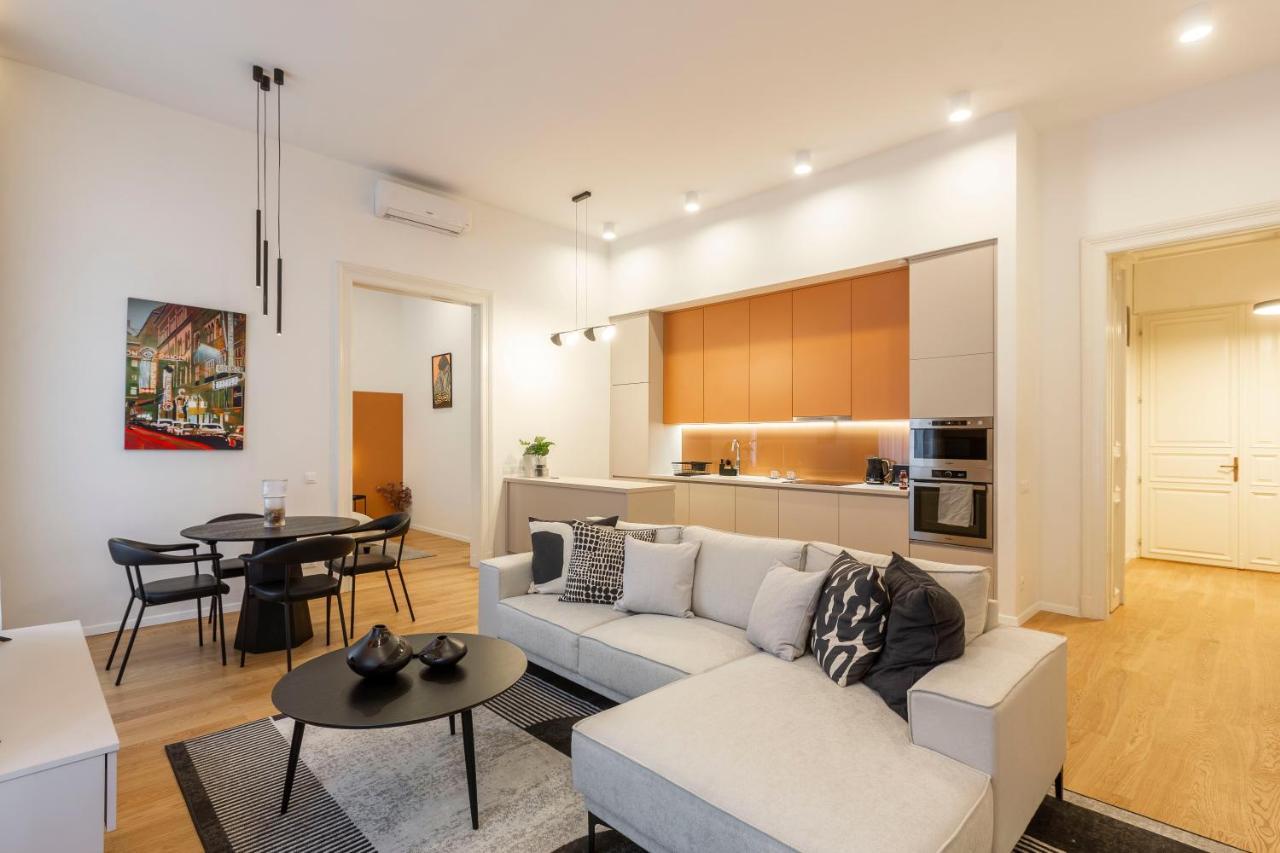 Luxurious Minimalist Residence With Sauna By Prestige Homes Budapest Exteriör bild