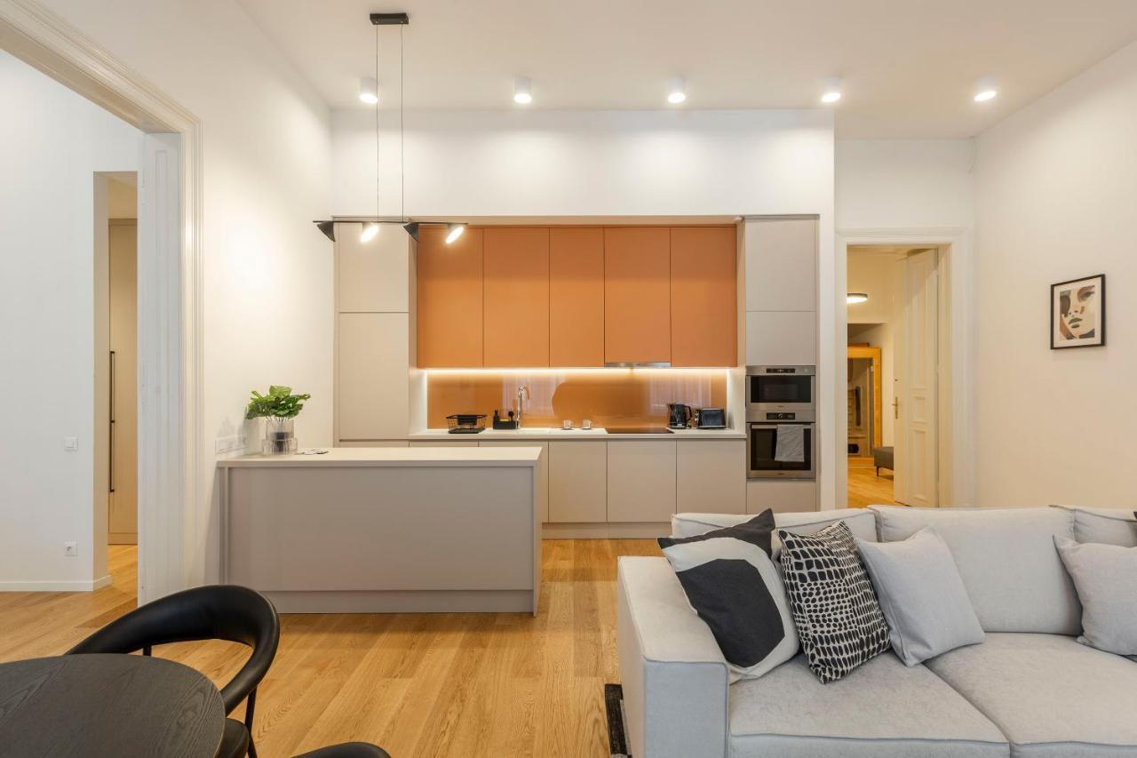Luxurious Minimalist Residence With Sauna By Prestige Homes Budapest Exteriör bild