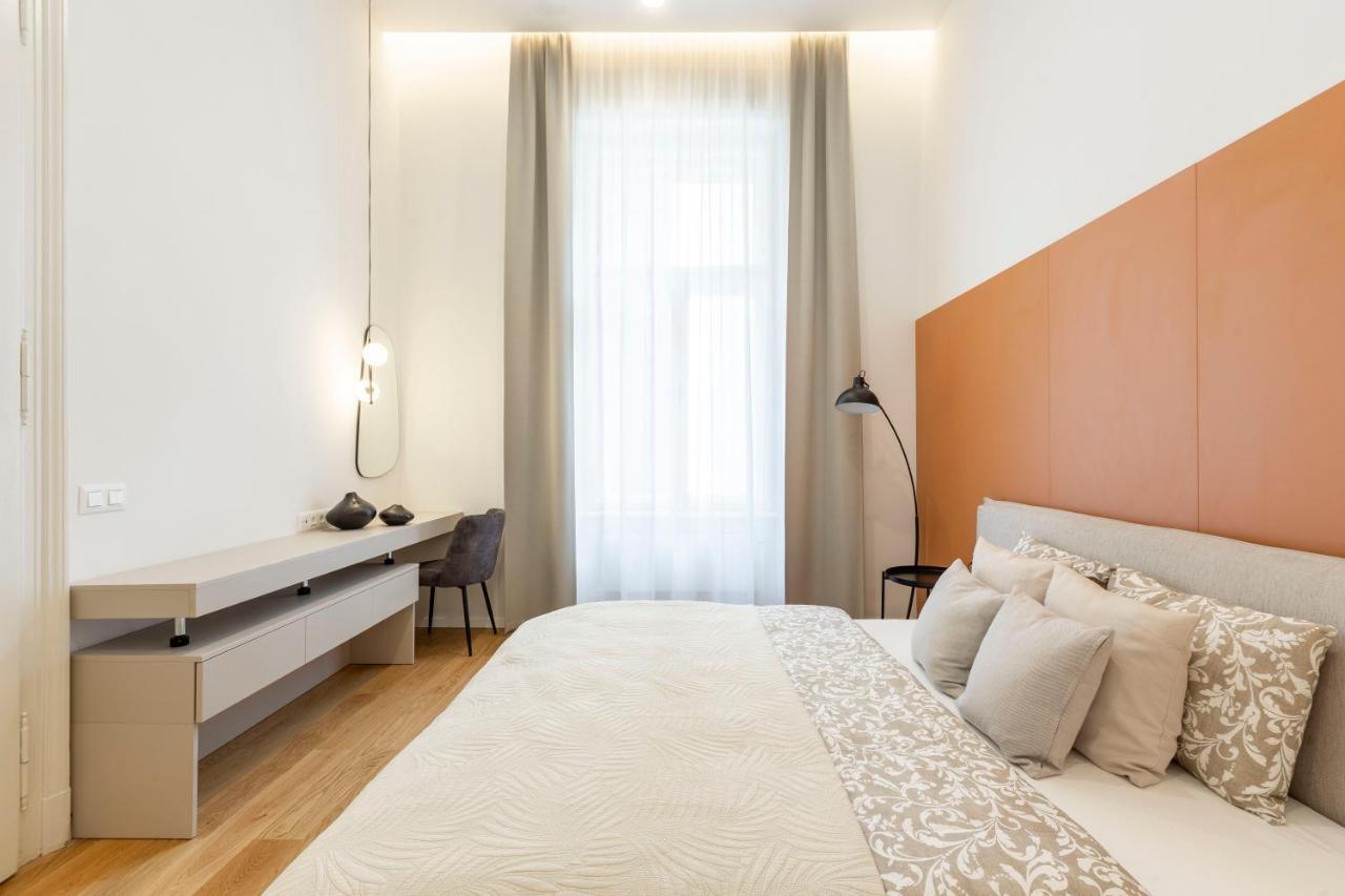Luxurious Minimalist Residence With Sauna By Prestige Homes Budapest Exteriör bild