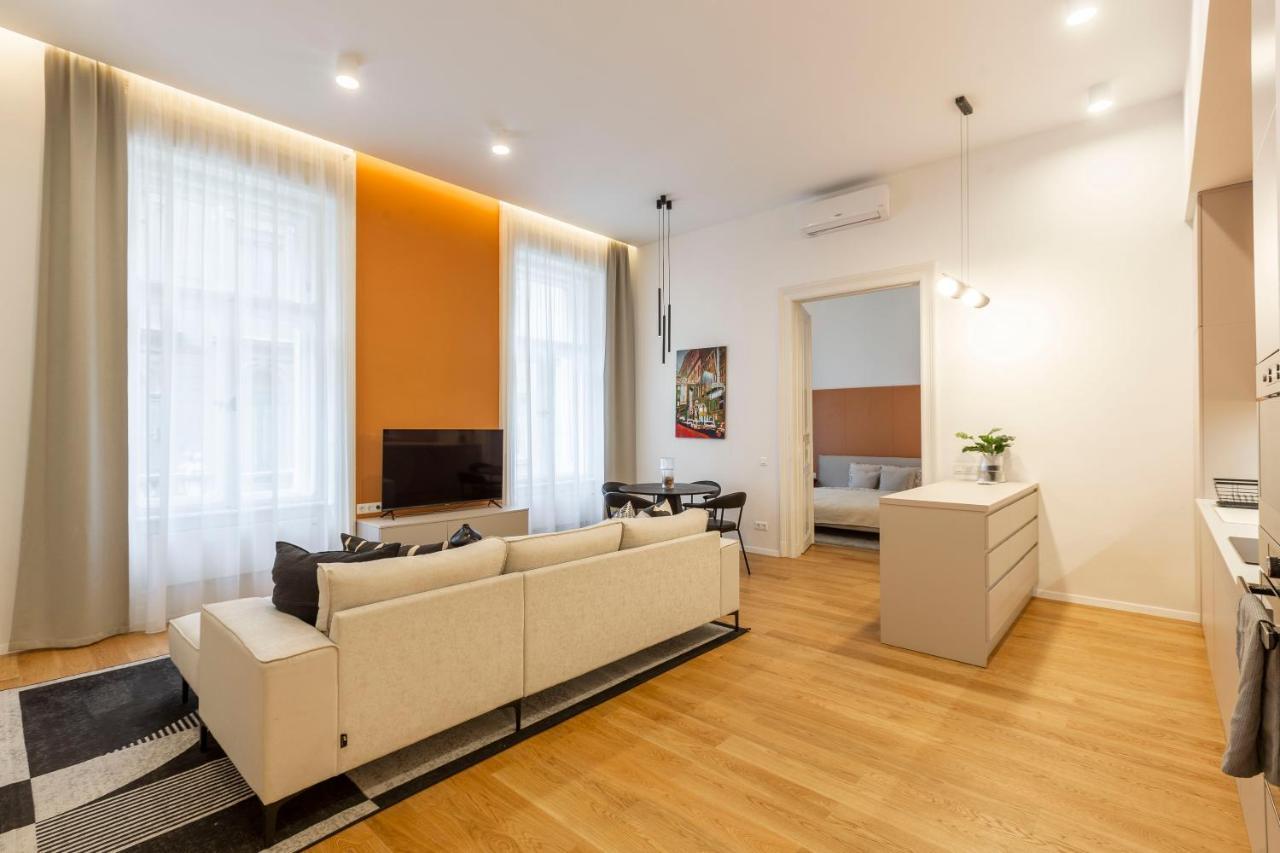 Luxurious Minimalist Residence With Sauna By Prestige Homes Budapest Exteriör bild