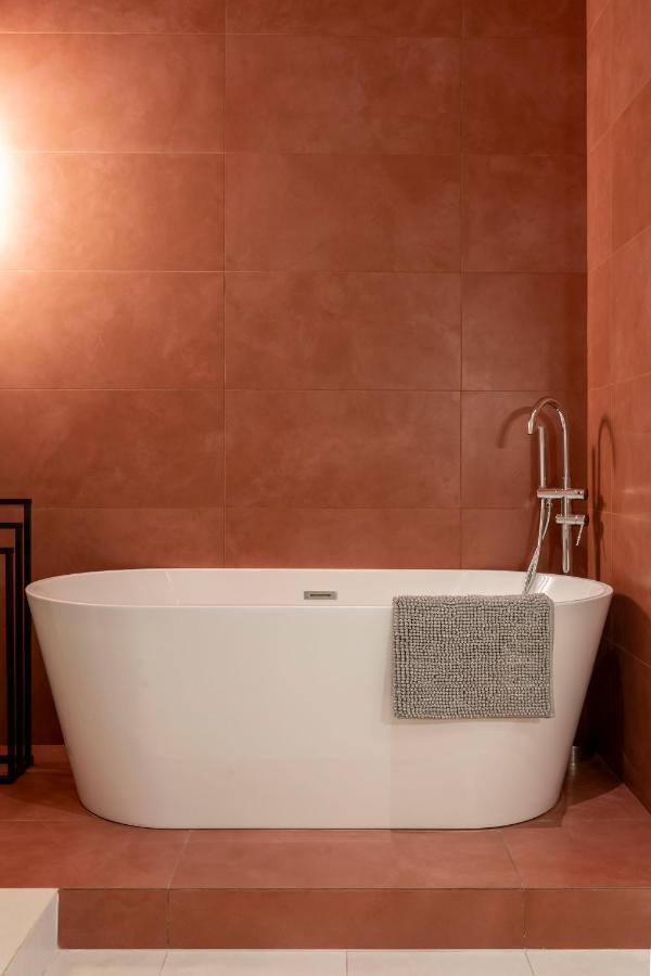 Luxurious Minimalist Residence With Sauna By Prestige Homes Budapest Exteriör bild