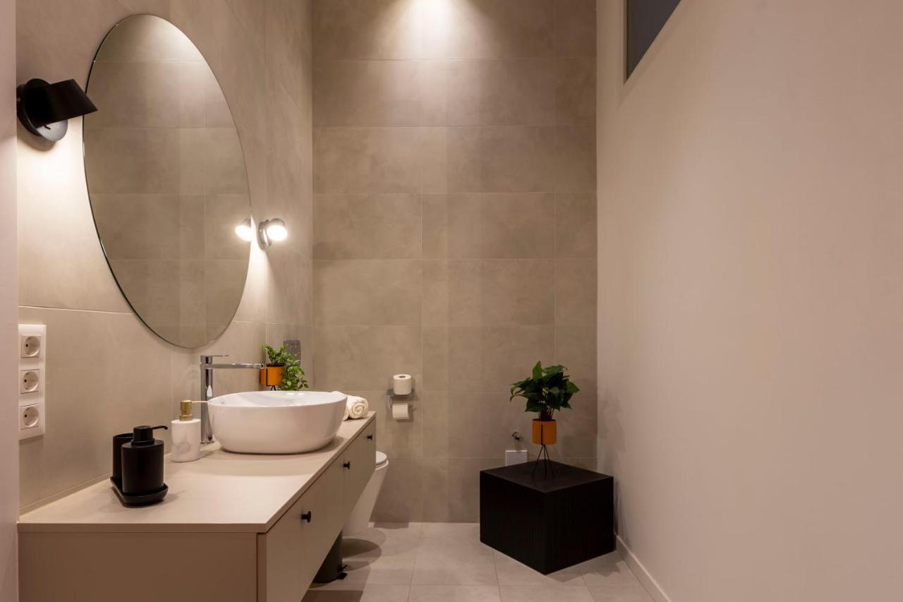 Luxurious Minimalist Residence With Sauna By Prestige Homes Budapest Exteriör bild